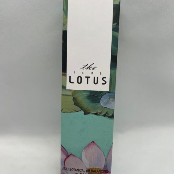 Jeju Botanical PH Balancing Cleanser - by The Pure Lotus - Picture 2 of 3